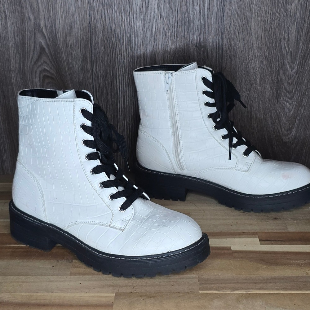 True Craft Korri Combat Boot 8.5 White Faux Croc Women Lug Sole Zip Up